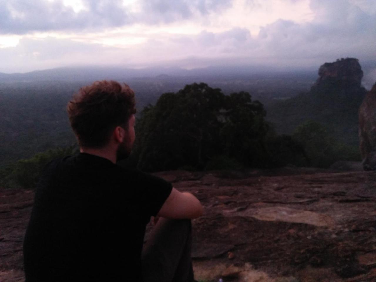 One More Night Hostel Sigiriya Luaran gambar