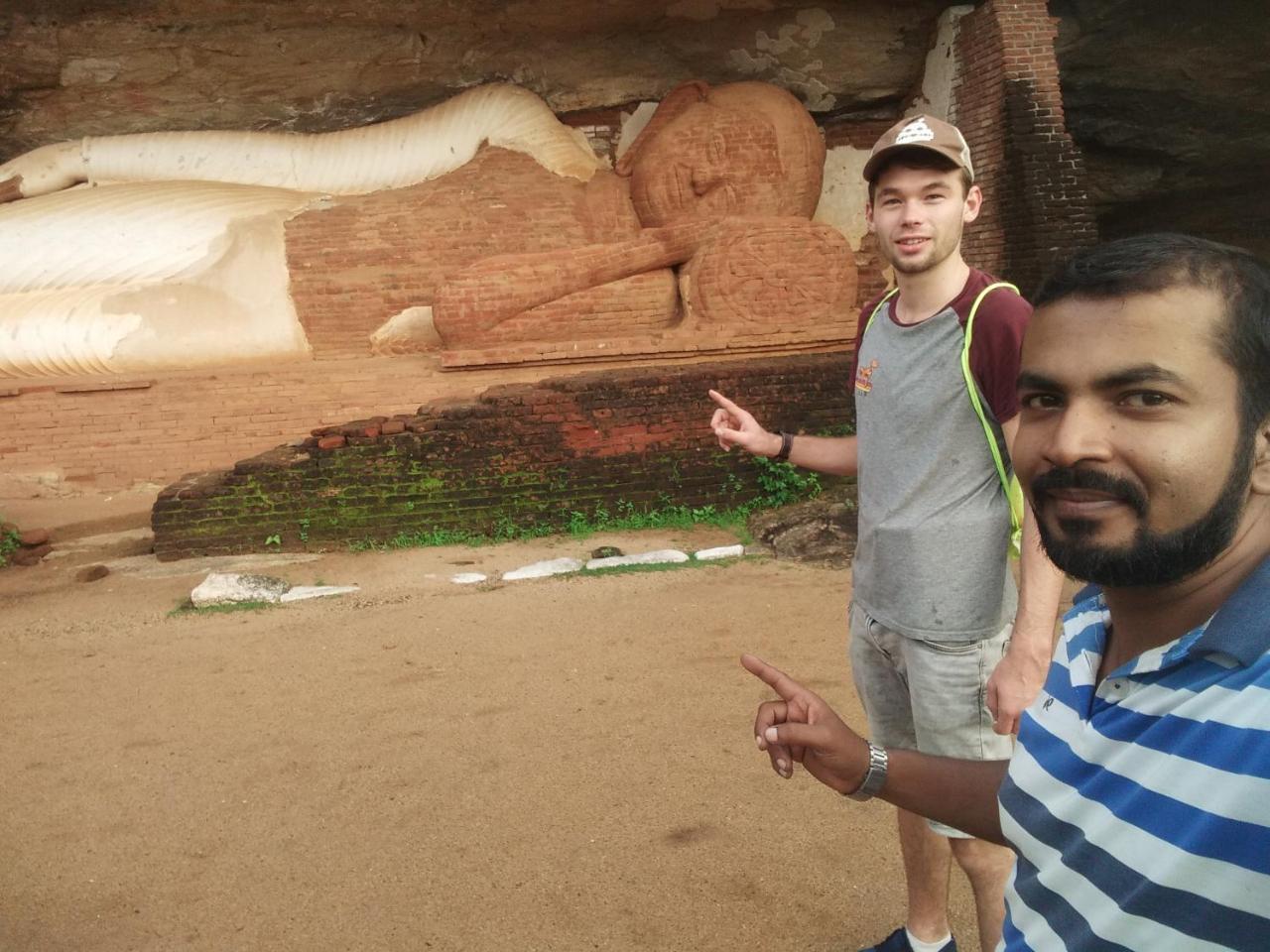 One More Night Hostel Sigiriya Luaran gambar